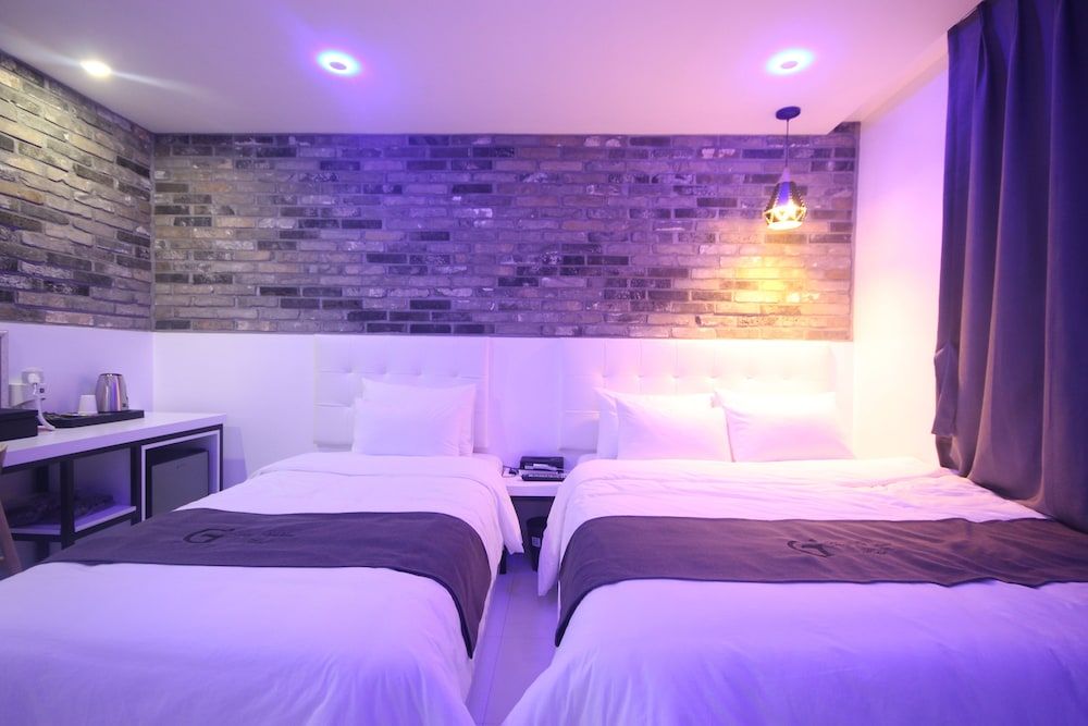 Gray Hotel Standard Twin Room 5