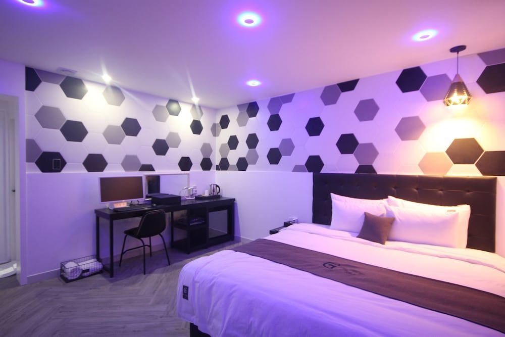 Gray Hotel Standard Double Room 5