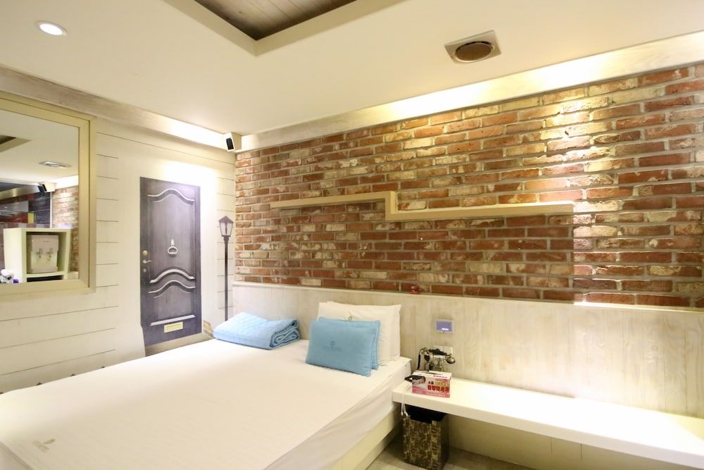 Donglae VOV Deluxe Double Room 2