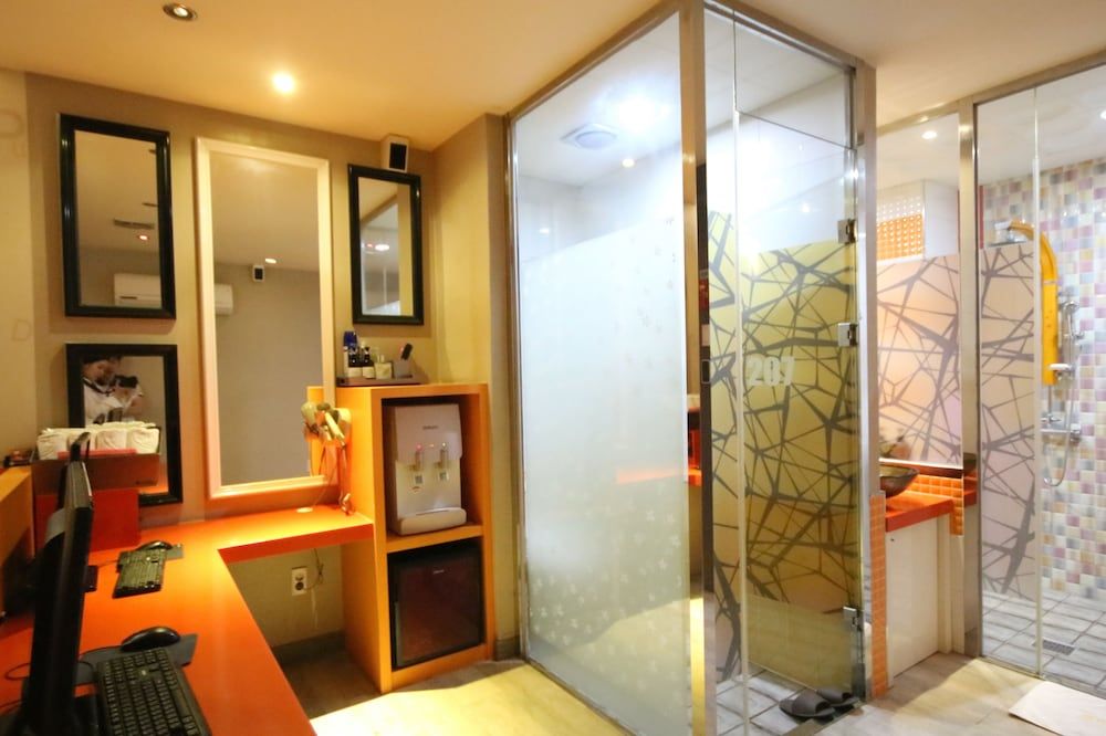 Donglae VOV Standard Double Room 13