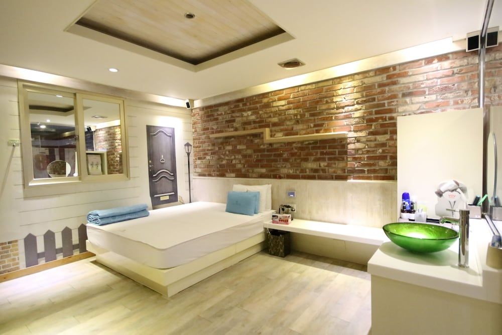 Donglae VOV Deluxe Double Room 8