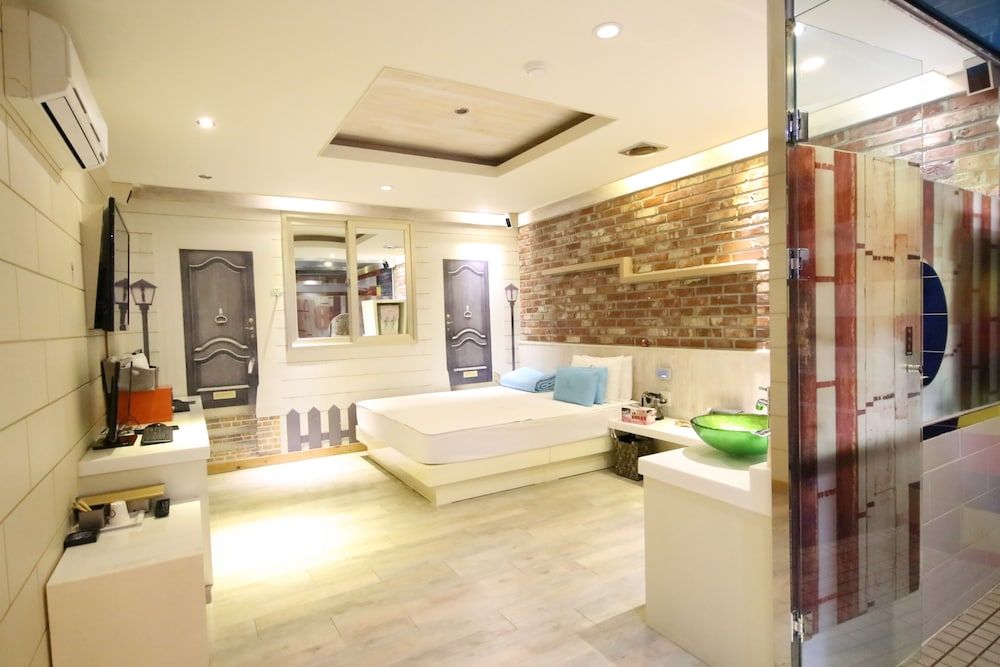 Donglae VOV Deluxe Double Room 6