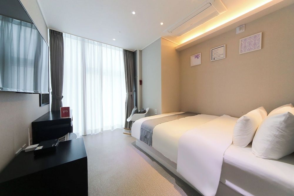 Oceanstay Hotel Double Room, City View 4