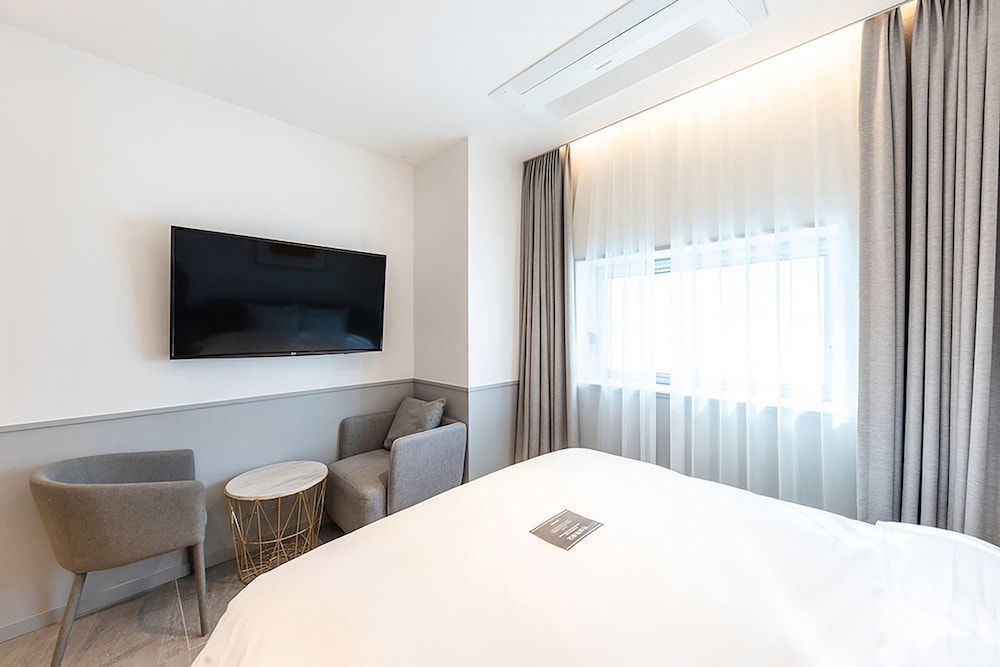 H Avenue Gwangalli Beach Standard Room -Breakfast Included,Unlimted Starbucks Coffee Bean,OTT Available 7
