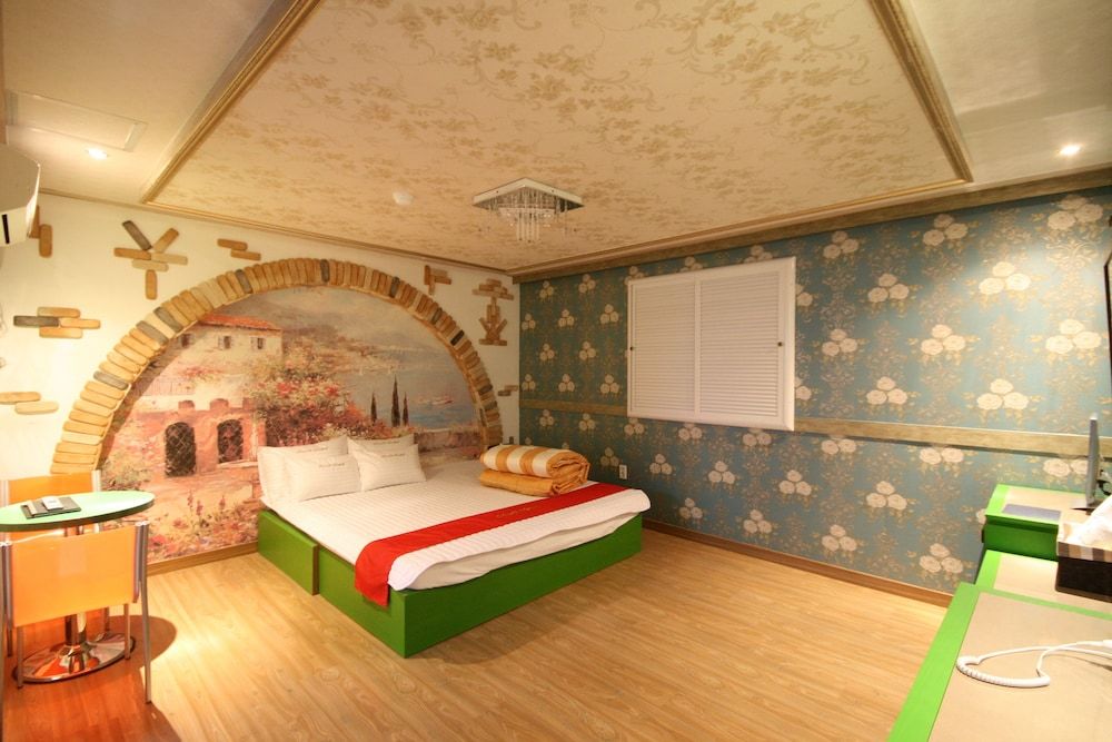 Hera Hotel Standard Room 24