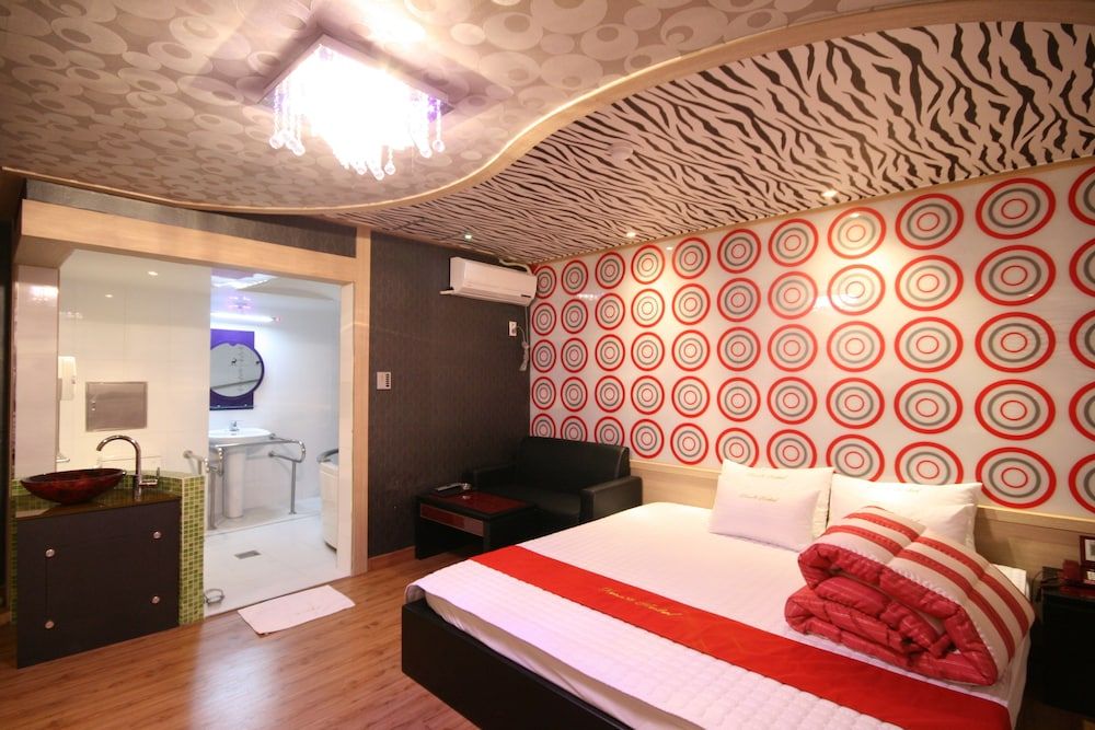 Hera Hotel Standard Room 20