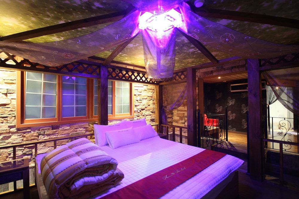 Hera Hotel Royal Suite 3