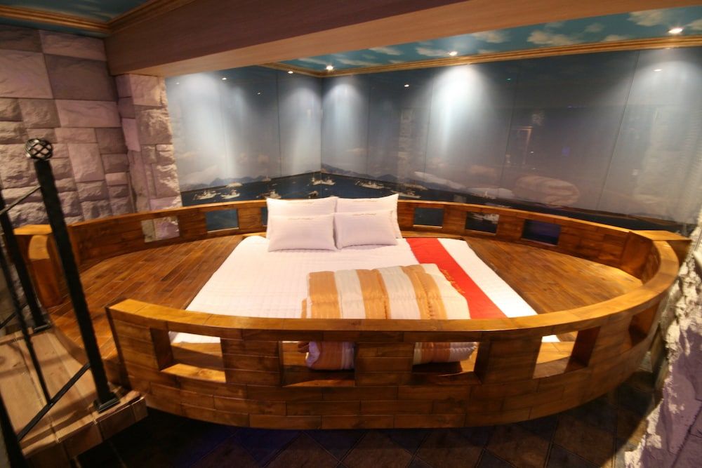 undefined Hera Hotel 8