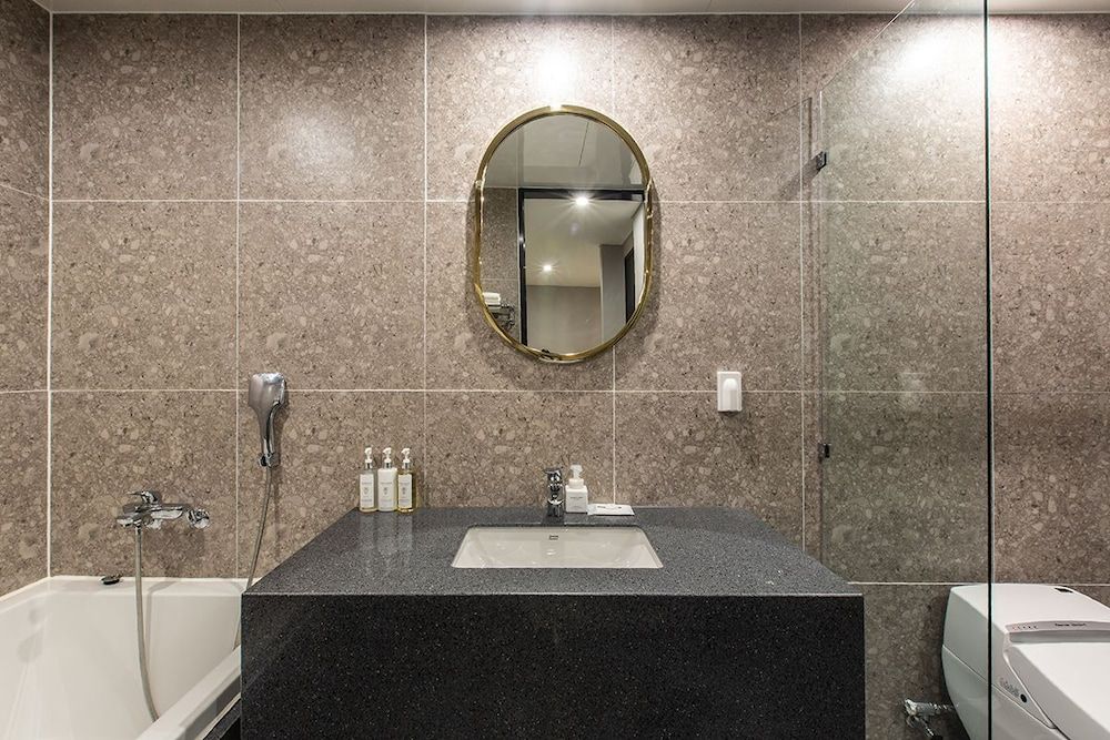 Browndot Hotel Yeonhwari Deluxe Double Room 12