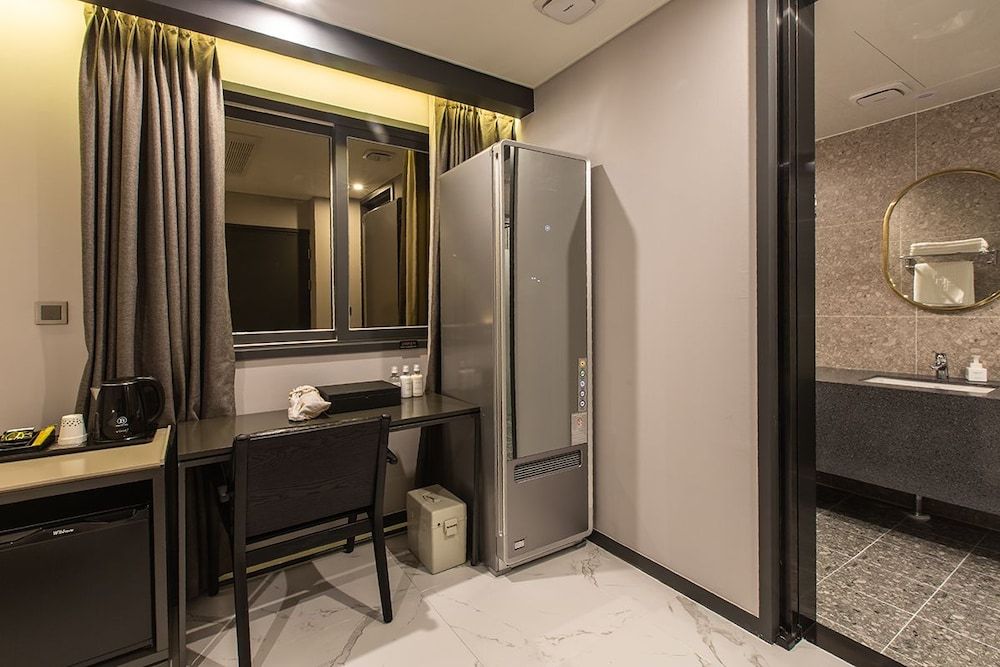 Browndot Hotel Yeonhwari Deluxe Double Room 9