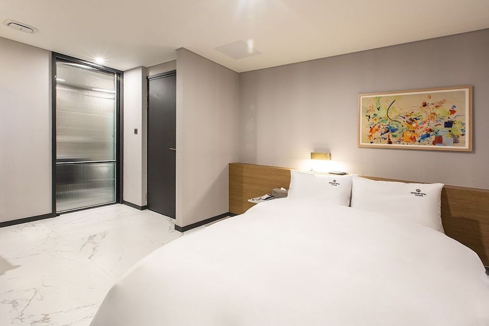 Browndot Hotel Yeonhwari Deluxe Double Room 5