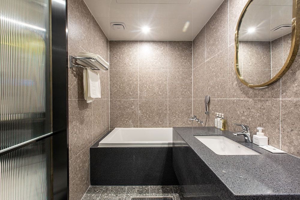 Browndot Hotel Yeonhwari Deluxe Double Room 14