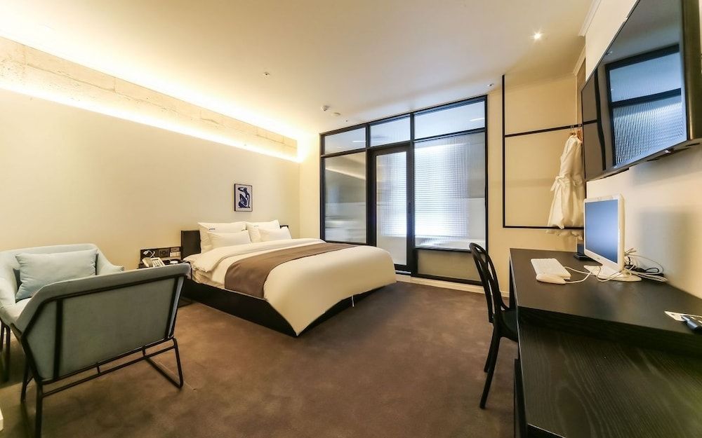 undefined The Point Hotel - Myeongji 2