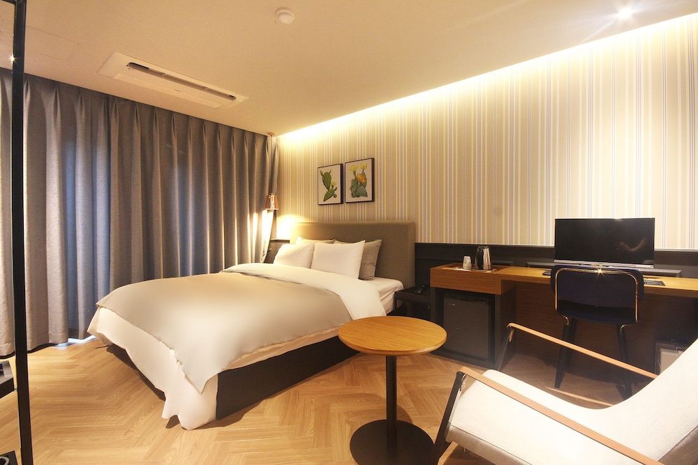 Browndot Hotel - Seomyeon 1 Deluxe Double Room, Terrace