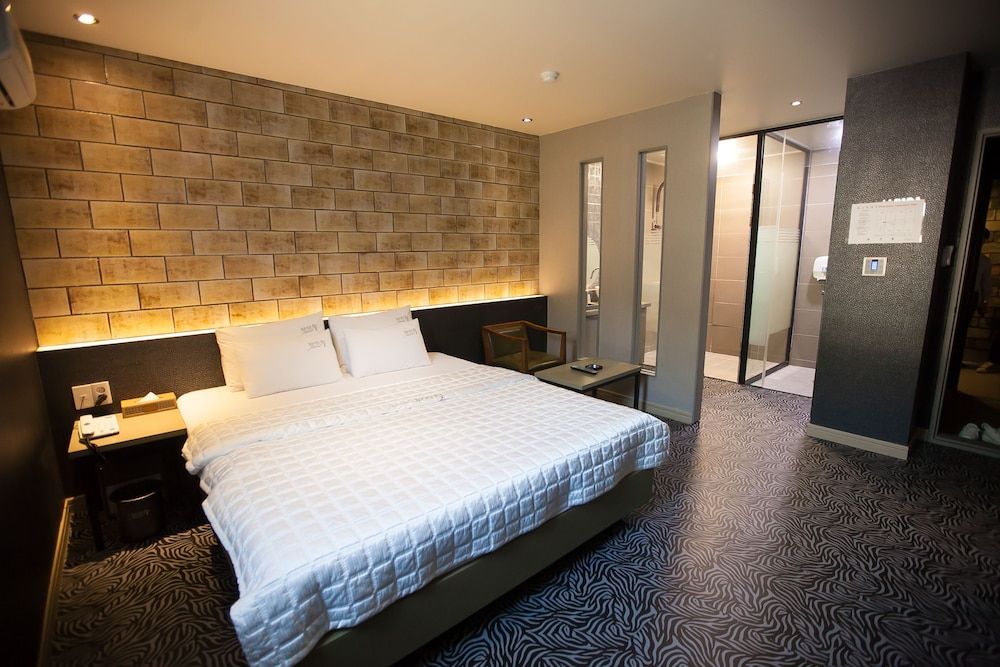 Pine Hill Standard Double Room, 1 Bedroom, Non Smoking (Ocean View or Mountain View) 3