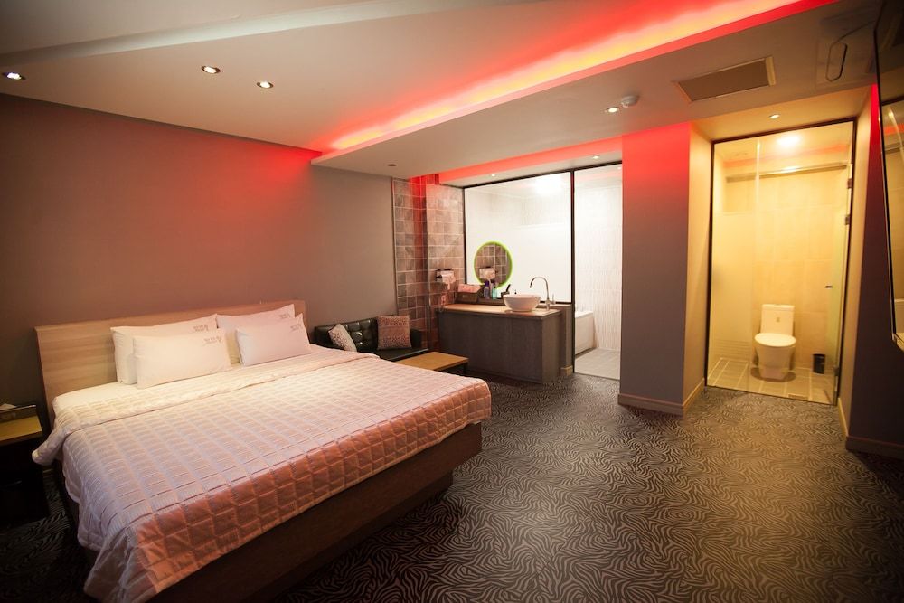 undefined Pine Hill 9