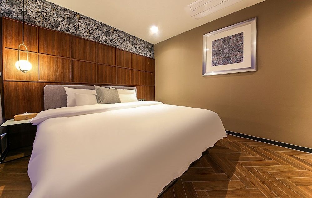 undefined Brown Dot Hotel Nampo Chungmu 10