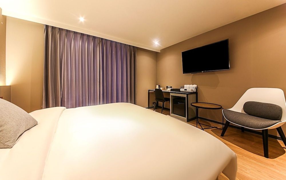 undefined Brown Dot Hotel Nampo Chungmu 3