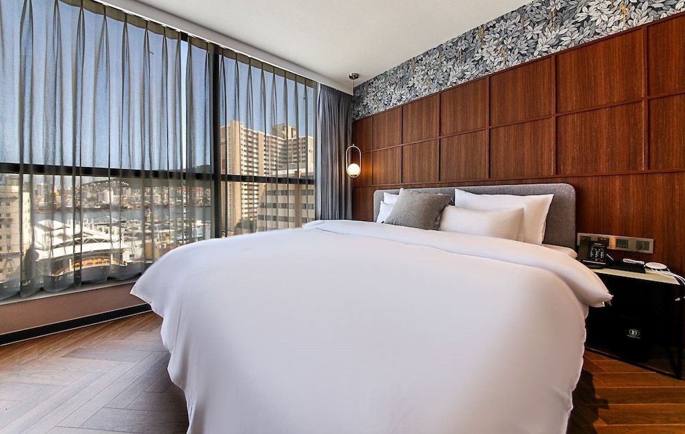 undefined Brown Dot Hotel Nampo Chungmu