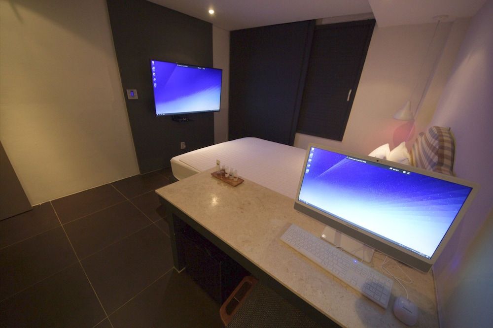 undefined Lazzi Motel 3