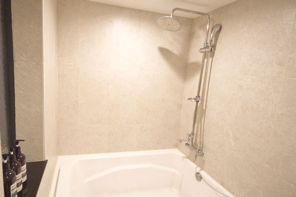 undefined Lazzi Motel 10