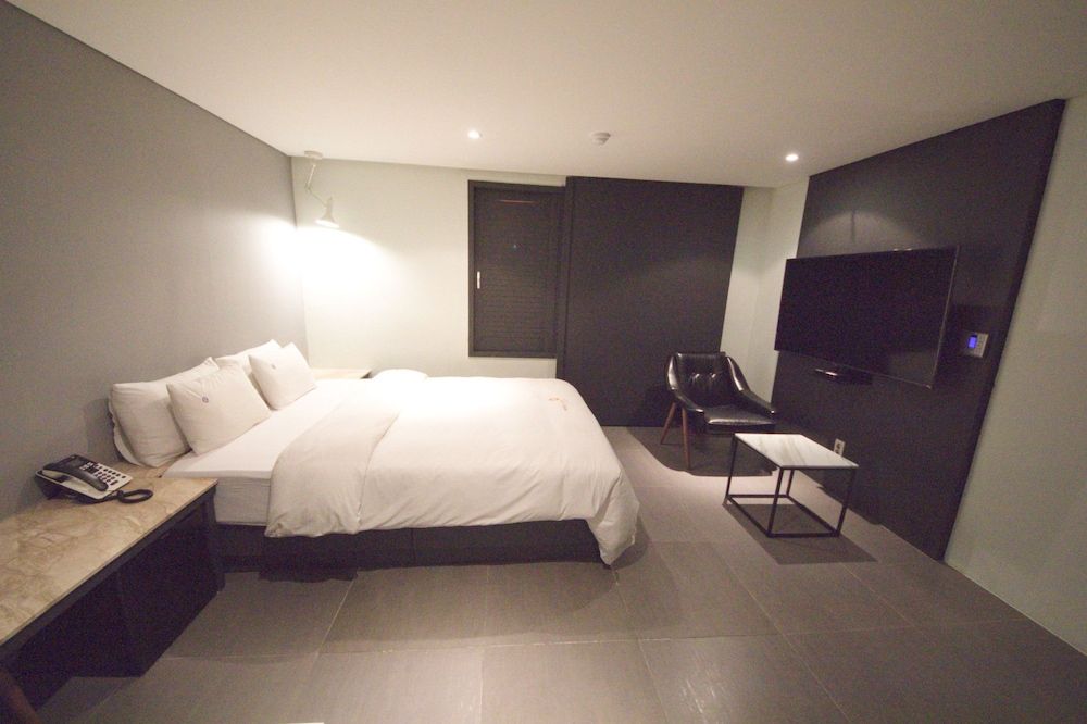 undefined Lazzi Motel 5