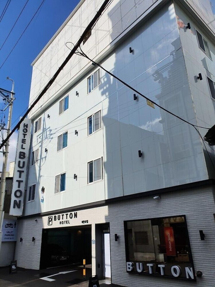 undefined Hotel Button 8