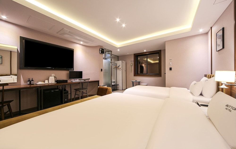 undefined Hotel Button 10