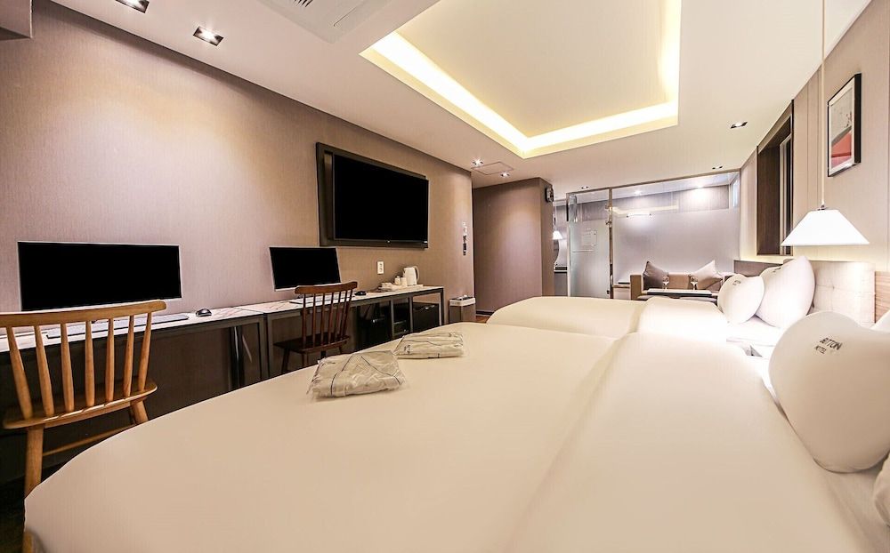 Hotel Button VVIP Twin 3