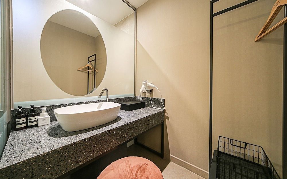 Hotel Button Deluxe Room 4