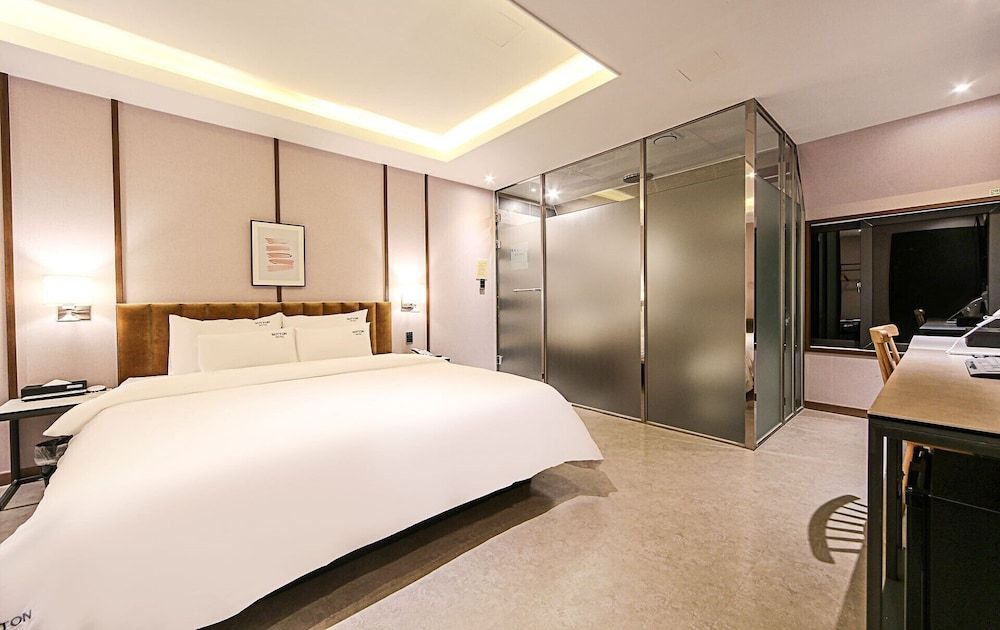 Hotel Button Standard Room 2