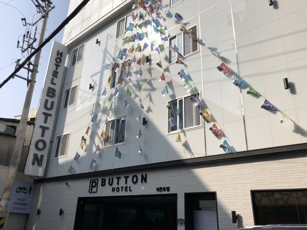 undefined Hotel Button 7