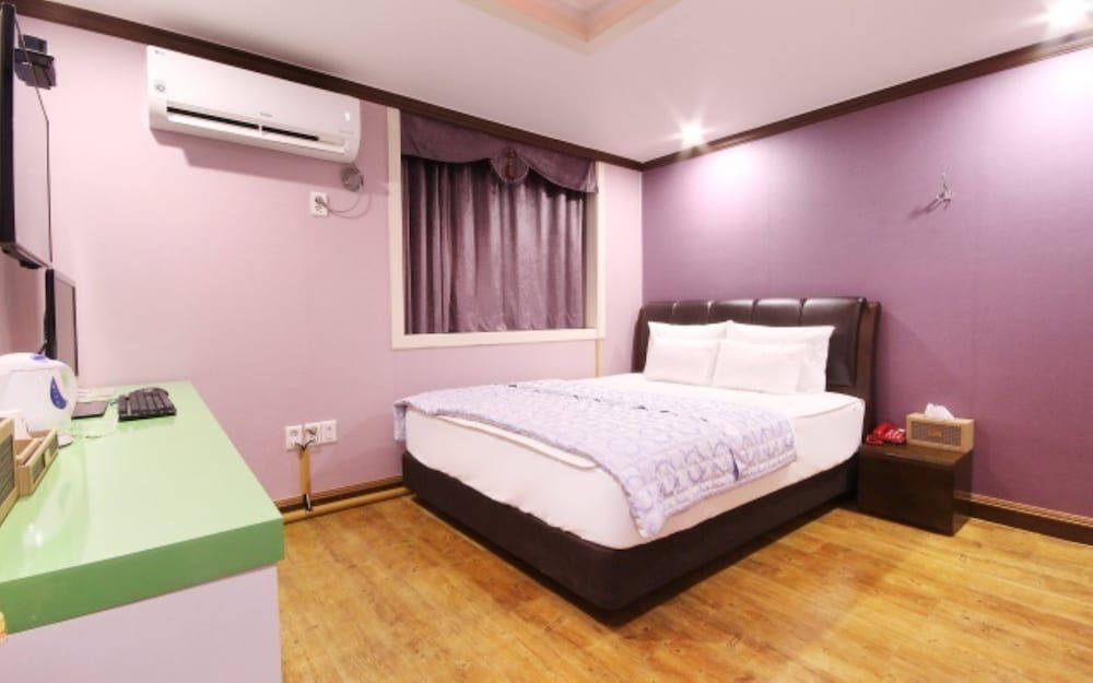 Paradise Motel Standard Room 5