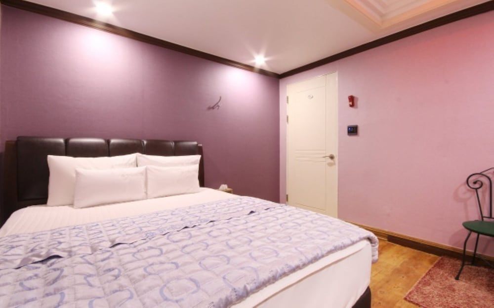 Paradise Motel Standard Room