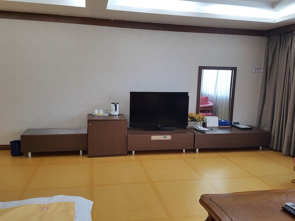 Diamond Hotel Busan Ondol Room 3