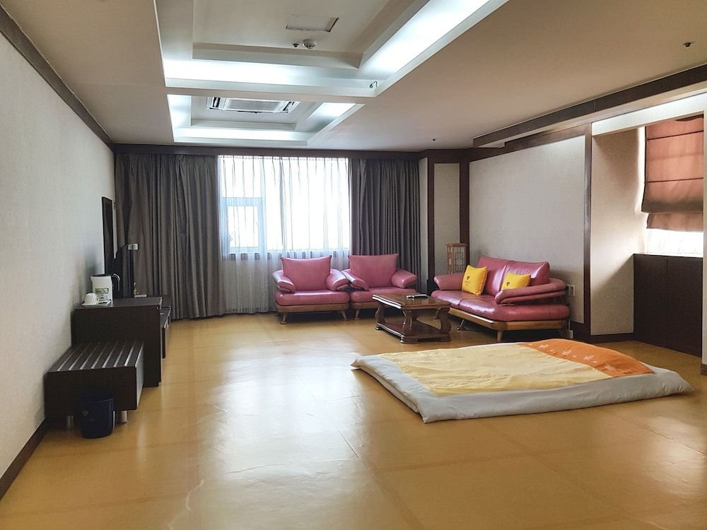 undefined Diamond Hotel Busan 7