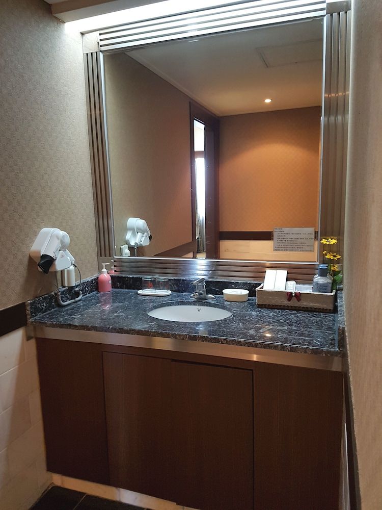 Diamond Hotel Busan Twin Room 4