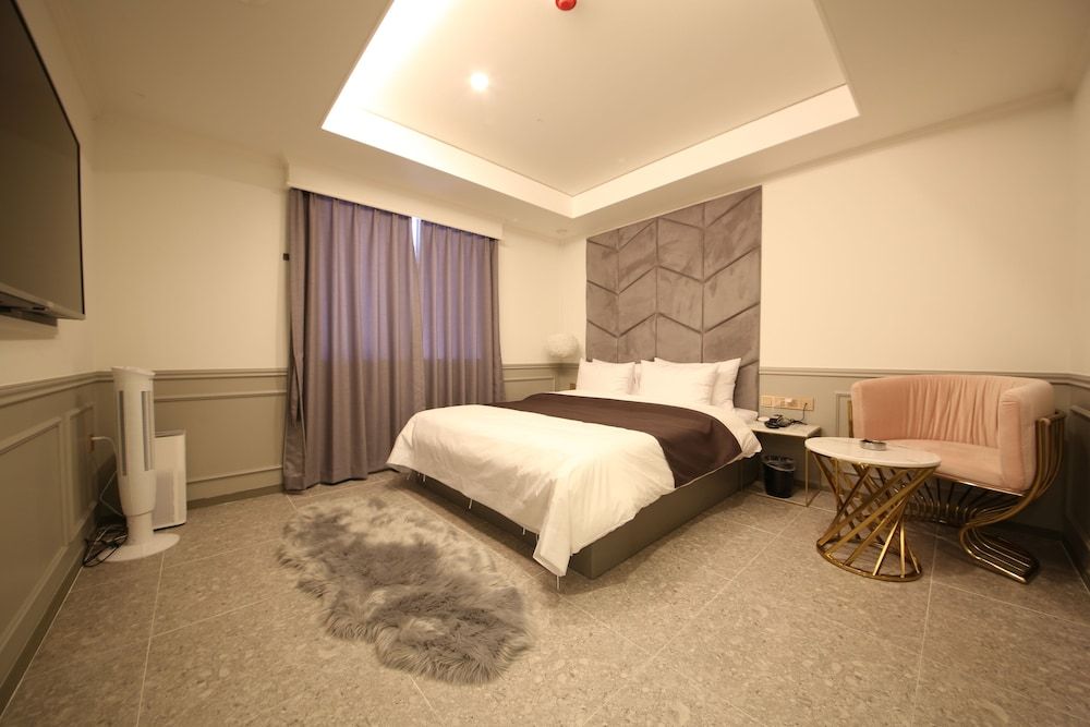 undefined Den Basta Hotel 2