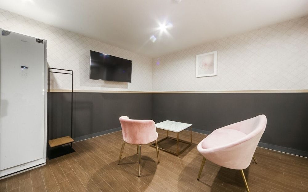 Gray 194 Hotel Superior Double Room 10