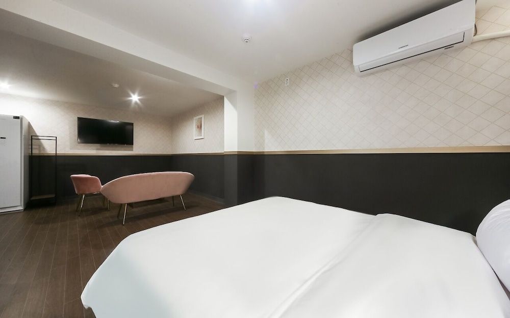 Gray 194 Hotel Superior Double Room 5