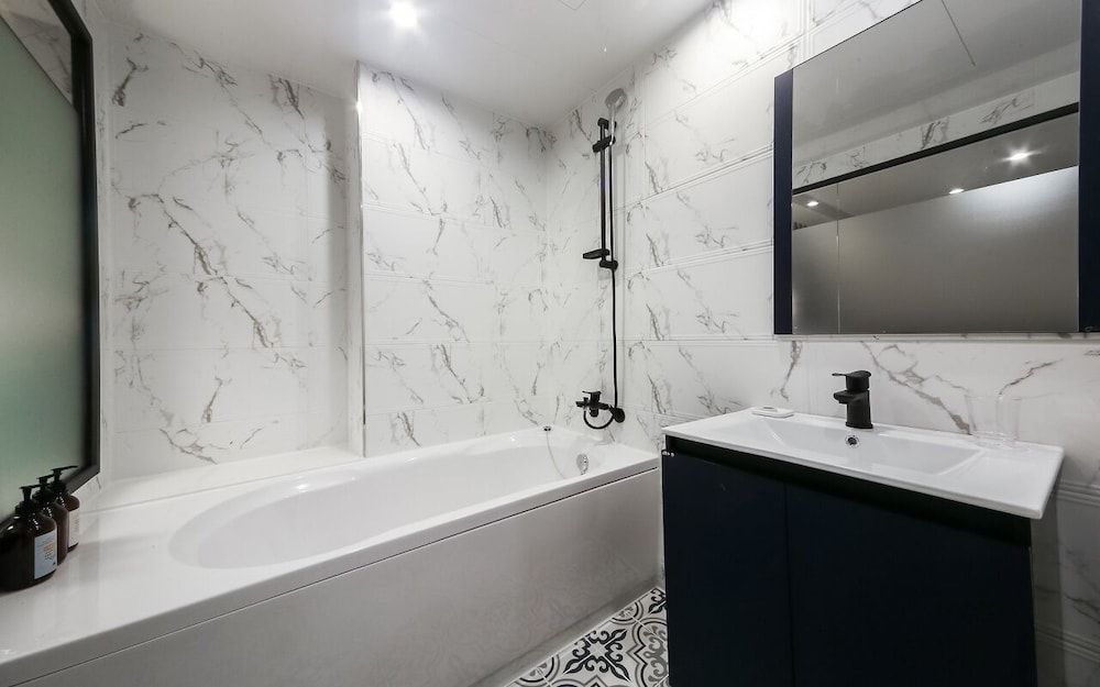 Gray 194 Hotel Superior Double Room 12