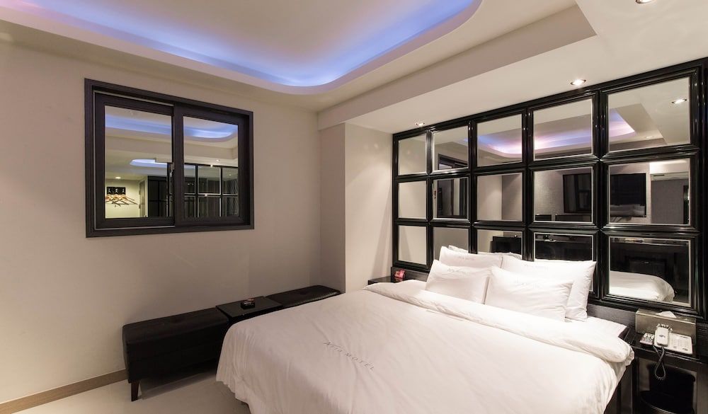 undefined Aria Motel 6