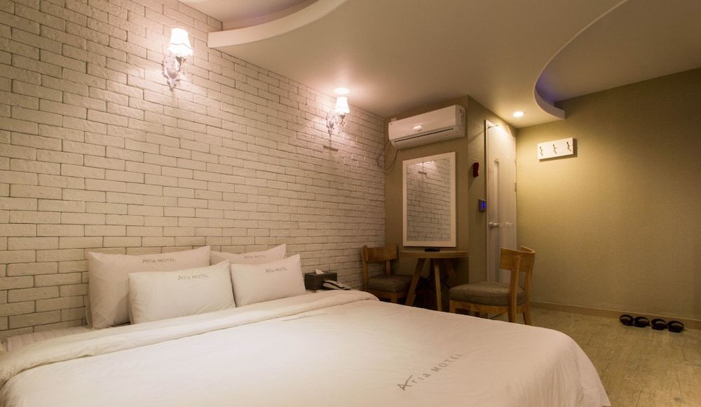 undefined Aria Motel 3