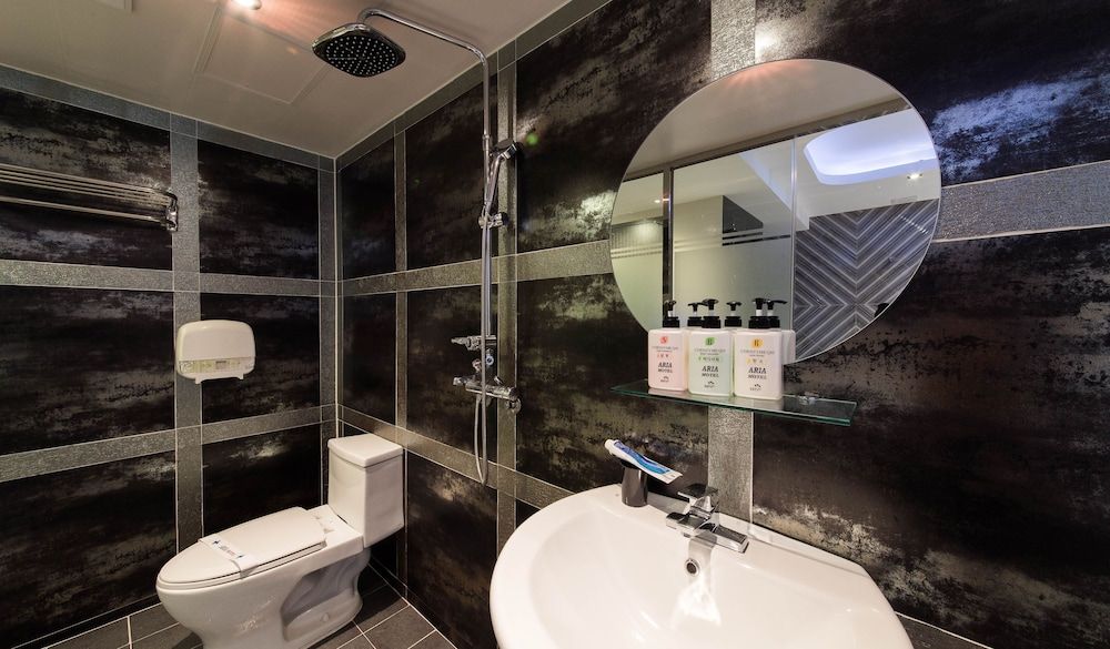 undefined Aria Motel 9