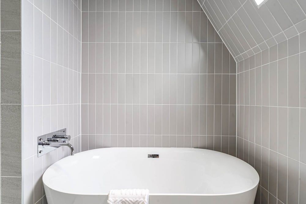 Haeundae Thevan Hotel Suite Queen Triple Terrace -OTT services free viewing, Latex motion bed, Bathtub, Safe, Free parking 13