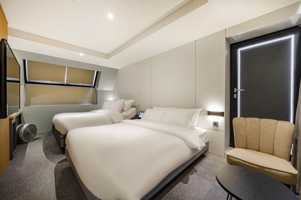 Haeundae Thevan Hotel Suite Queen Triple Terrace -OTT services free viewing, Latex motion bed, Bathtub, Safe, Free parking