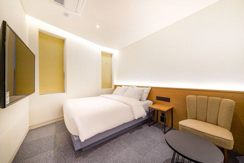 Haeundae Thevan Hotel Suite Queen Triple Terrace -OTT services free viewing, Latex motion bed, Bathtub, Safe, Free parking 6