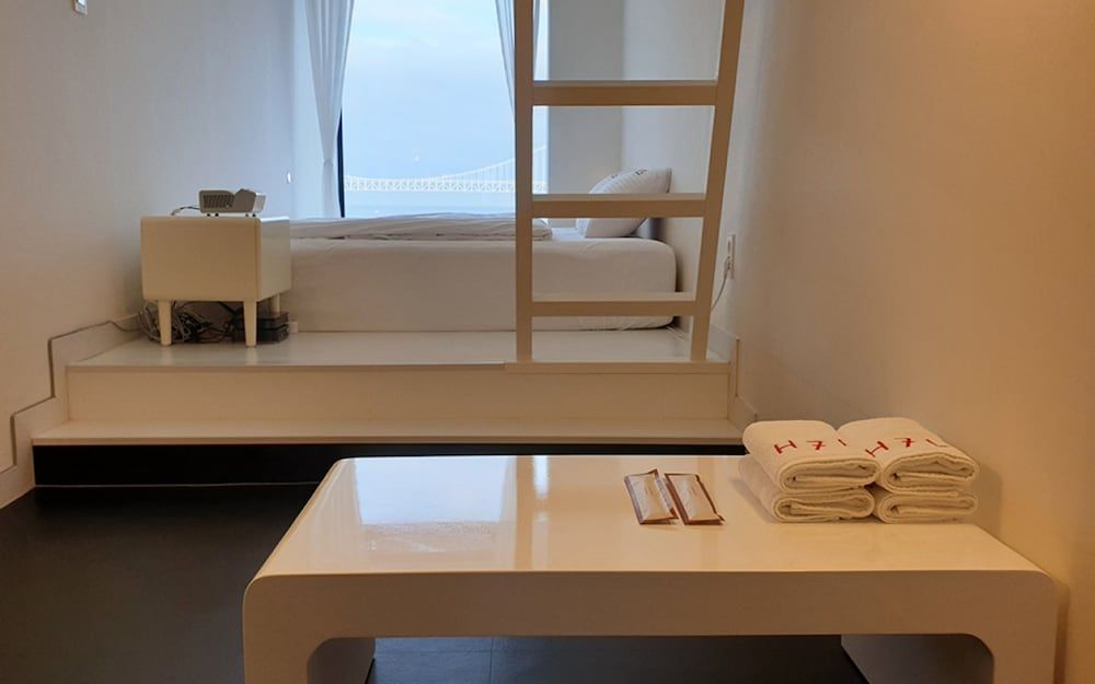 H7L 2 Persons Lodge Room, Ocean View 6