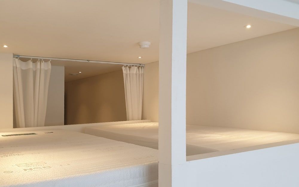 H7L 2 Persons Lodge Room, Ocean View 4