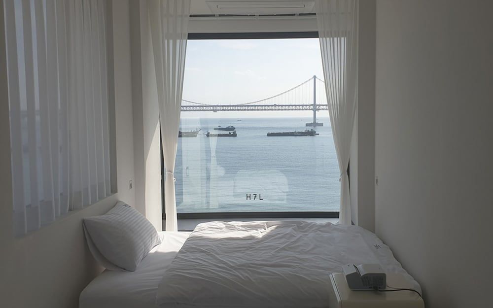 H7L 2 Persons Pent Room, Ocean View 6